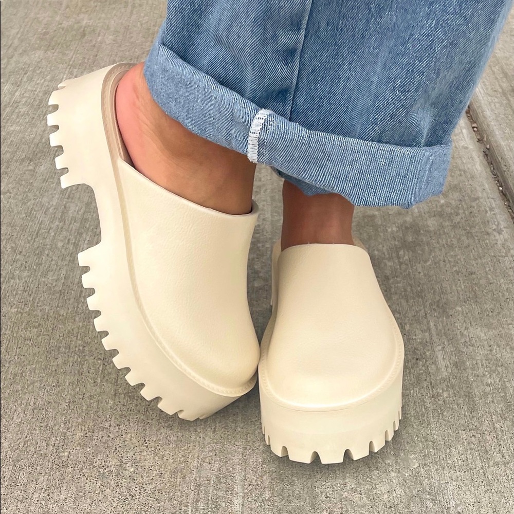 Wild Fable Cream Platform Clogs